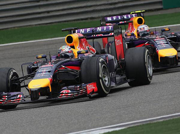 Foto zur News: Ricciardo riecht am Podium, Vettel kämpft mit seinem "Bock"