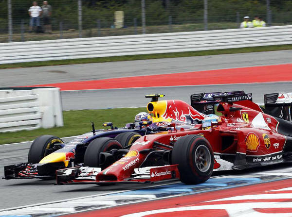 Foto zur News: Alonso bestaunt Ricciardos Durchbruch: "Eine Überraschung"
