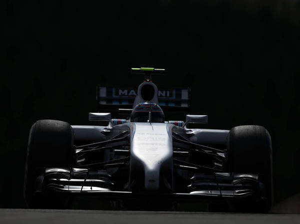 Foto zur News: Training: Bottas bei feuchten Bedingungen vor Ricciardo