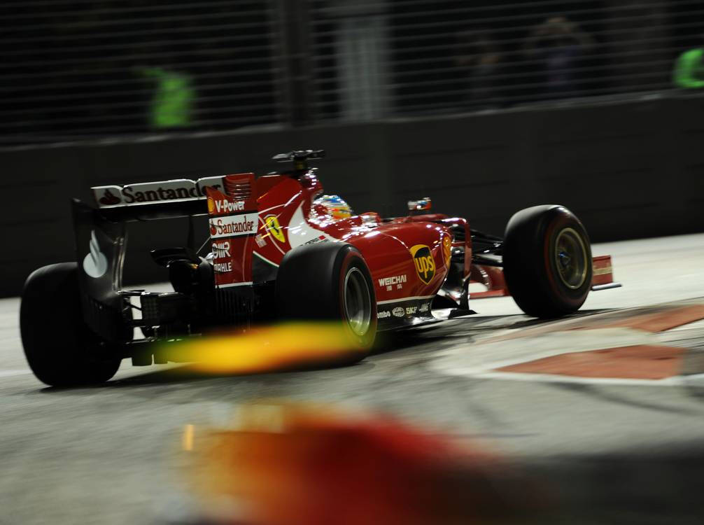 Foto zur News: Alonso frustriert: Ferrari tritt auf der Stelle