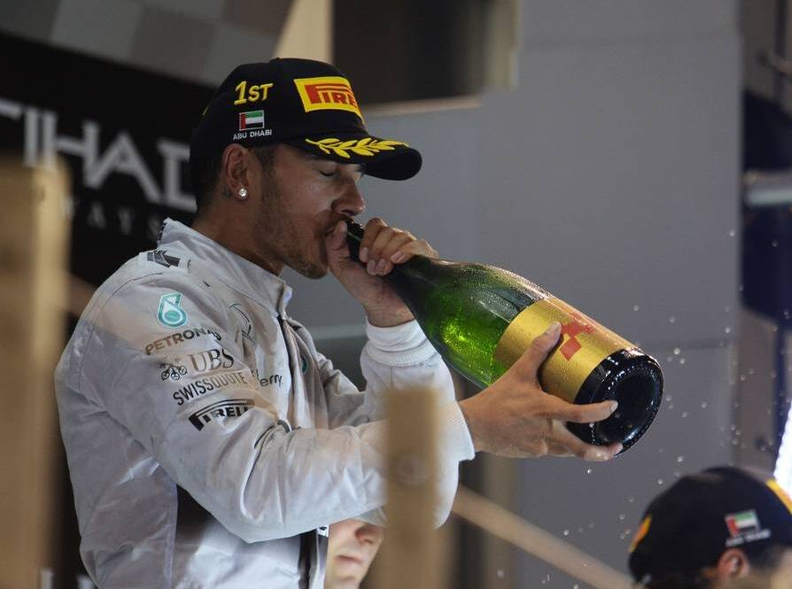 Foto zur News: Nur ein Drink: Hamilton feiert ohne Kater