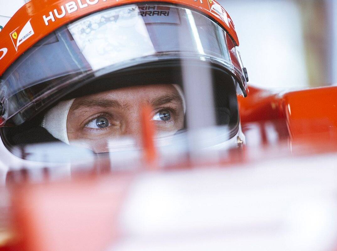 Foto zur News: Sebastian Vettel fährt als Erster den neuen Ferrari