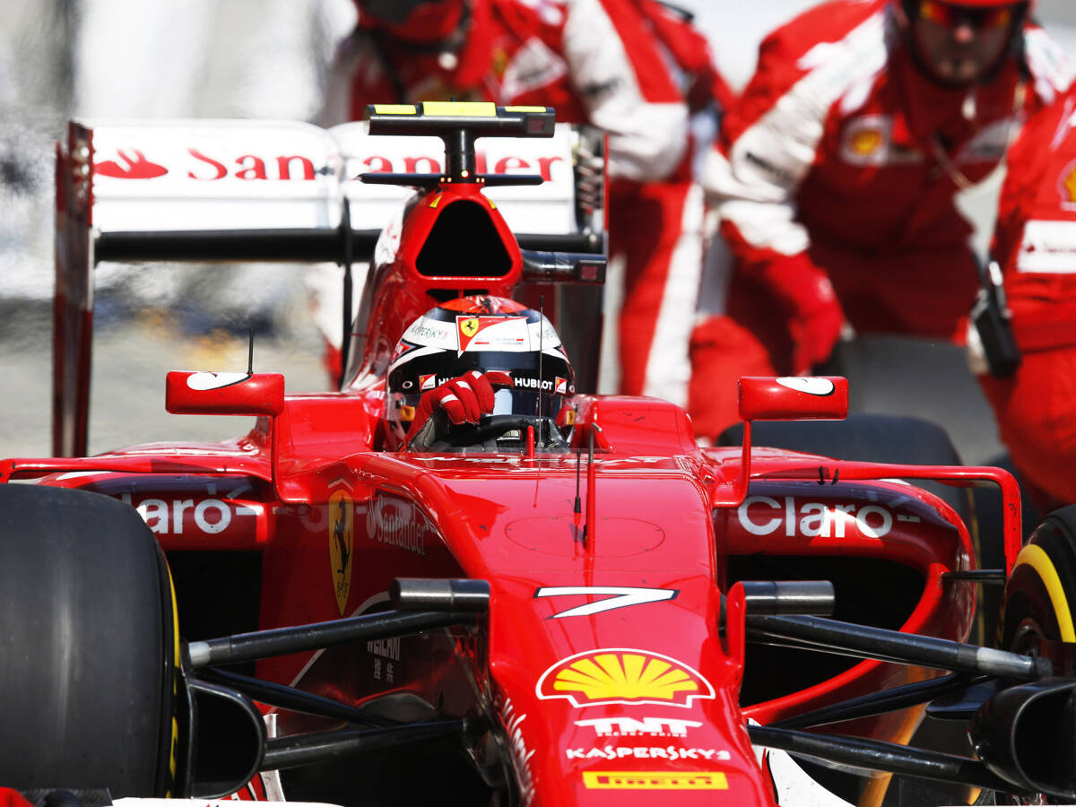 Foto zur News: Kimi Räikkönens Fahrweise: Sauber-Mann muss ausweichen