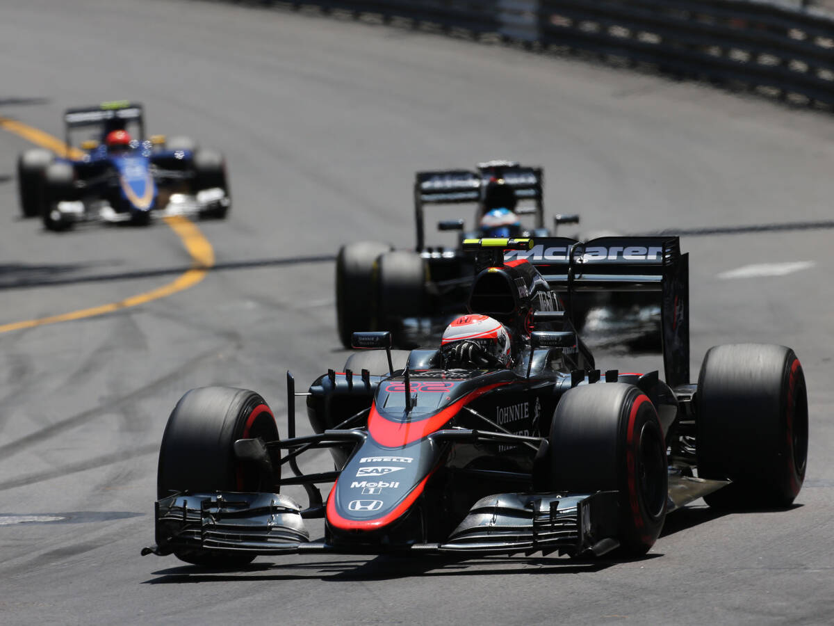 Foto zur News: McLaren: Bei Button platzt Knoten, Alonso rollt aus