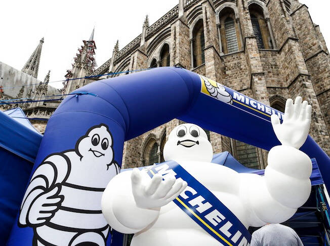 Foto zur News: Michelin will Ecclestone überzeugen: "Bis er es übertreibt"