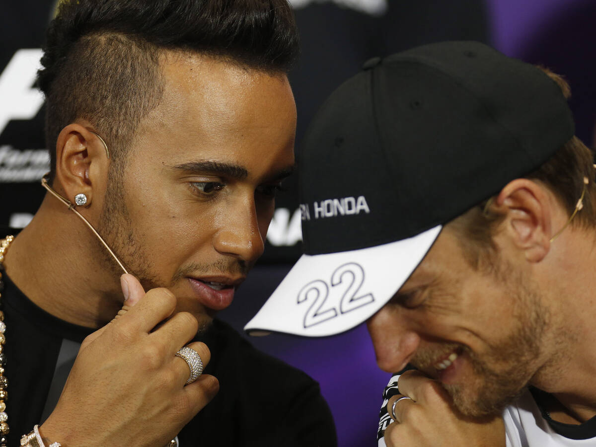 Foto zur News: Jenson Button über Hamilton: Lewis, das Stehaufmännchen