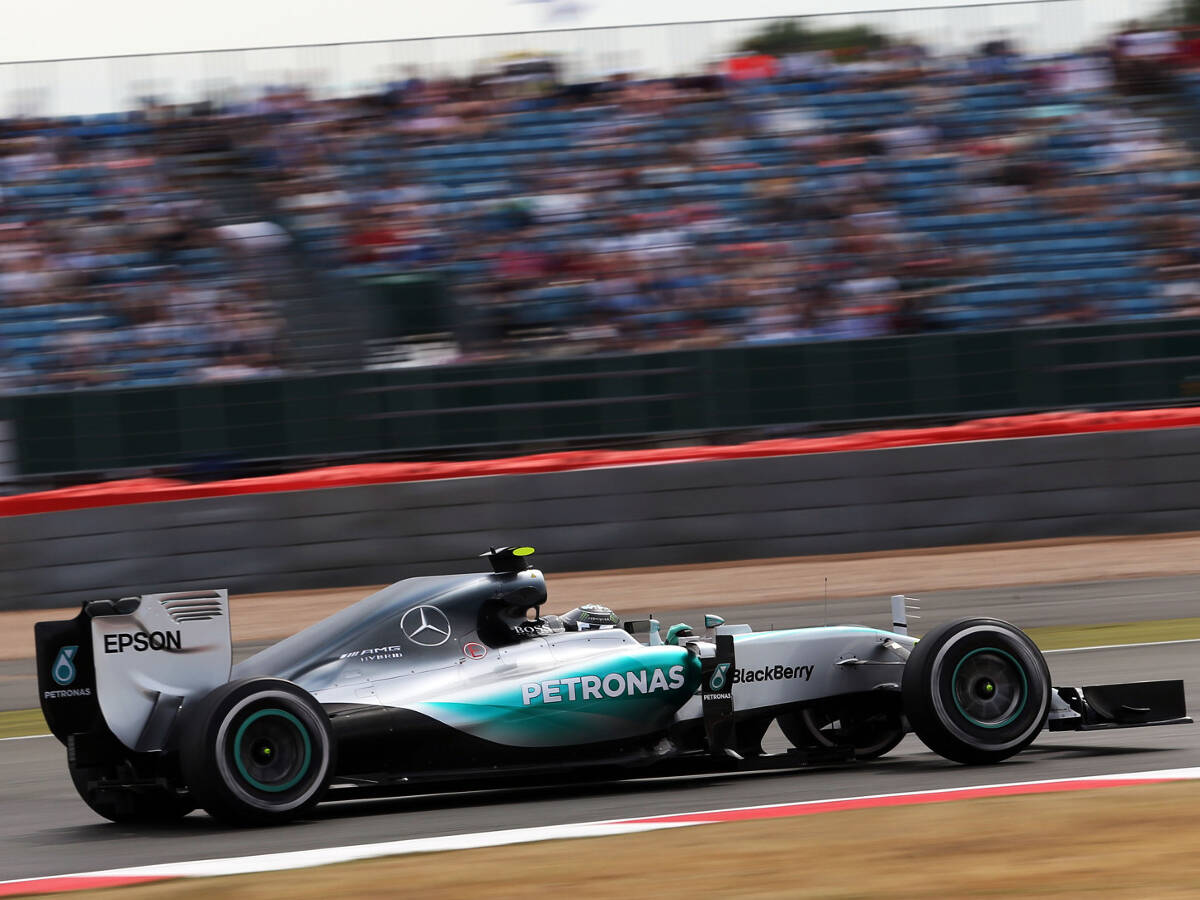 Foto zur News: Mercedes: Lewis Hamilton leidet, Nico Rosberg lacht