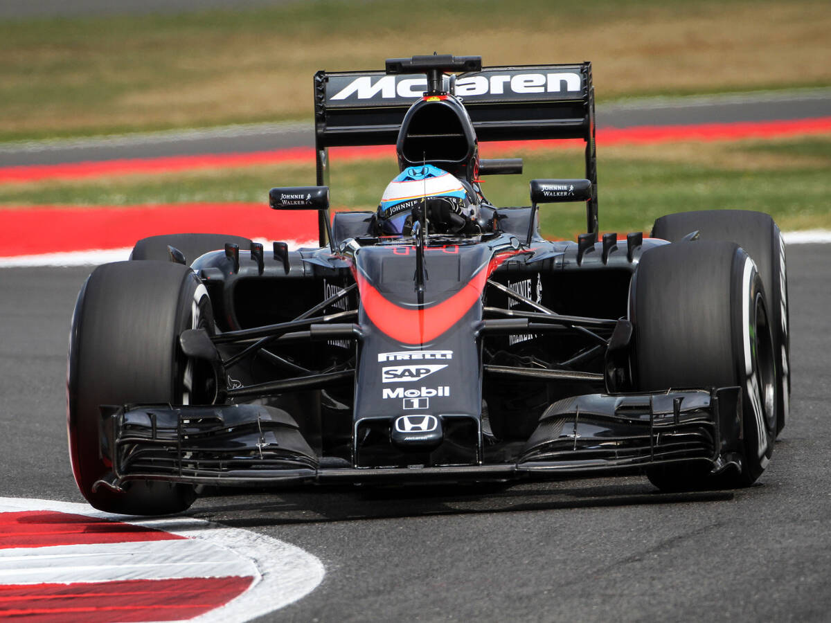 Foto zur News: McLaren: Reifenfauxpas bei Fernando Alonso bleibt folgenlos