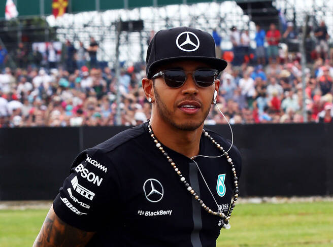Foto zur News: Lewis Hamilton: "In der Formel 1 gibt es zu viele Kerle"