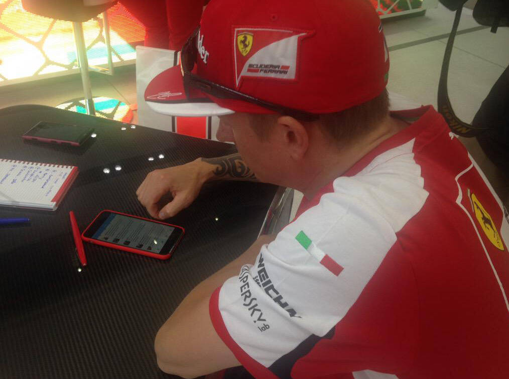 Foto zur News: "Reizt mich nicht": Warum Kimi Räikkönen trotzdem twitterte