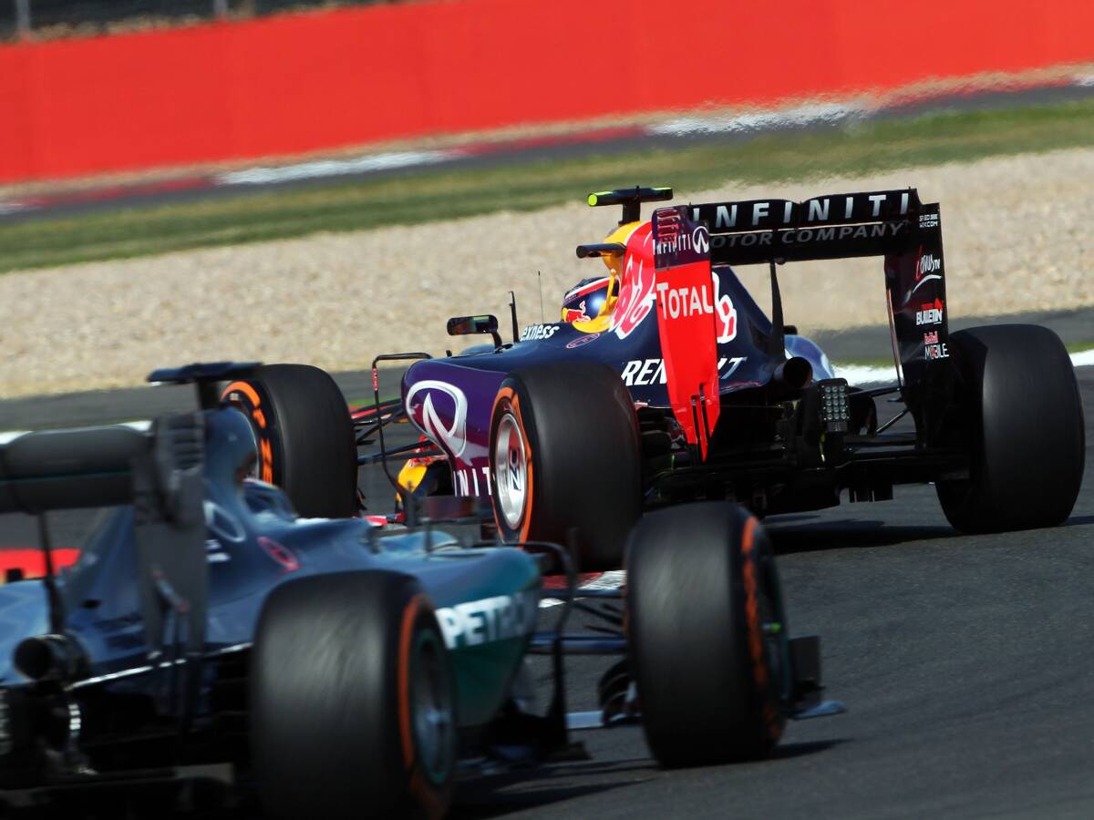 Foto zur News: Red-Bull-Mercedes: Lewis Hamilton und Williams klar dagegen