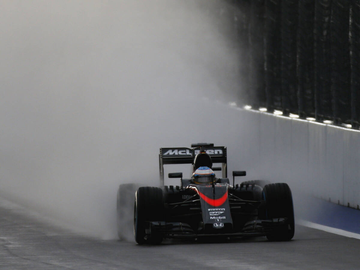Foto zur News: 35 Plätze im 250. Rennen: Warum Alonso rausfahren musste