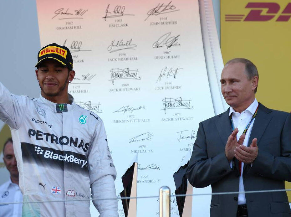 Foto zur News: Hamilton: "Habe Putin nicht mit Champagner bespritzt"