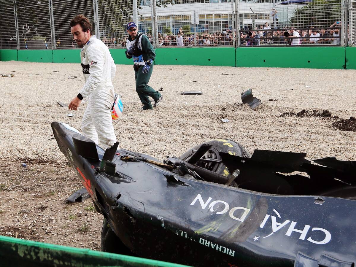 Foto zur News: Fernando Alonso: "Ich danke der FIA für die Sicherheit"