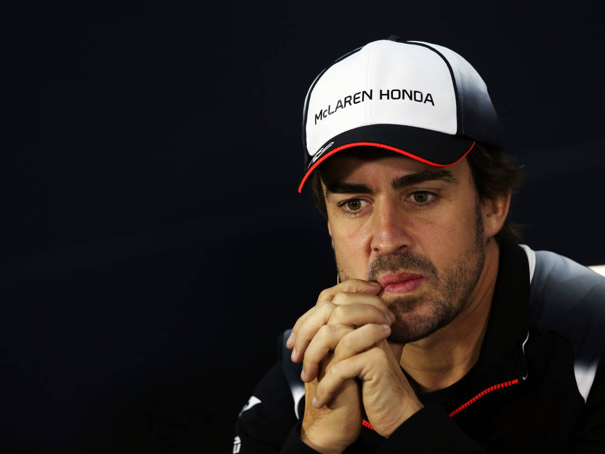 Foto zur News: Pneumothorax: Warum Fernando Alonso nicht fahren kann