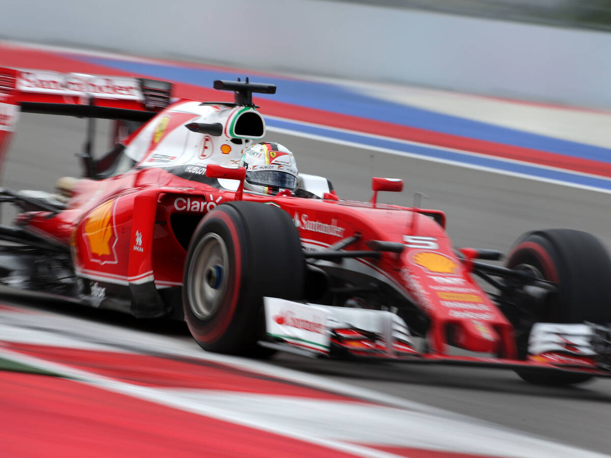 Foto zur News: Vettel chancenlos: Ferrari muss wieder auf Rennspeed bauen