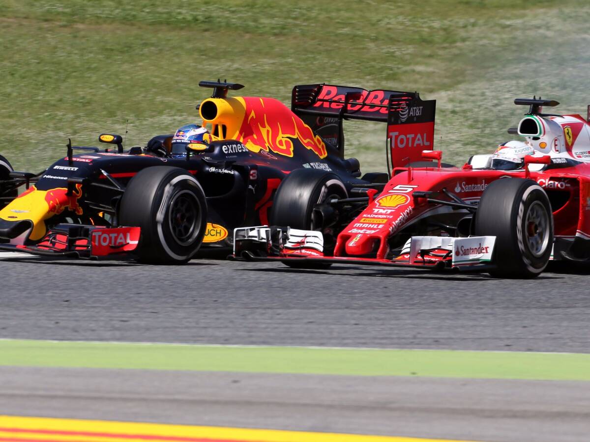 Foto zur News: "Typisch!" So reagiert Ricciardo auf Vettels Funkbeschwerde