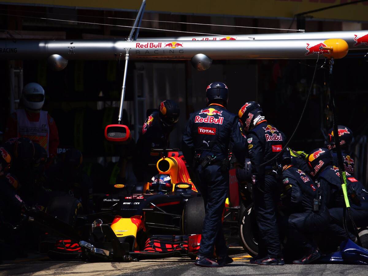 Foto zur News: Nach Ricciardo-Kritik: Red-Bull-Teamchef rechtfertigt Strategie
