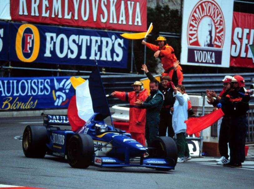 Foto zur News: Monaco-Grand-Prix 1996: Panis erlebt sein "blaues Wunder"
