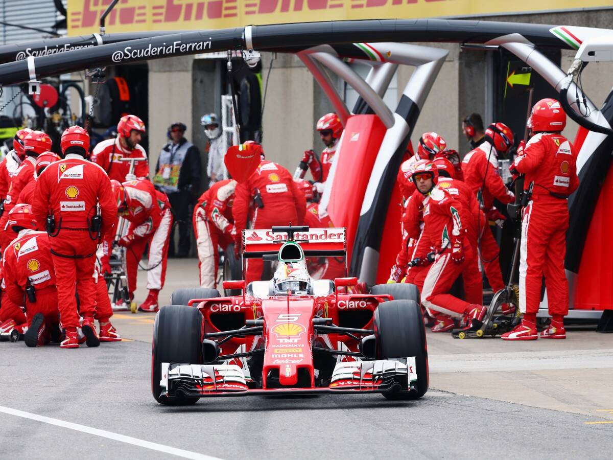 Foto zur News: Vettel verteidigt Ferrari: Doch kein Strategiefehler in Kanada?