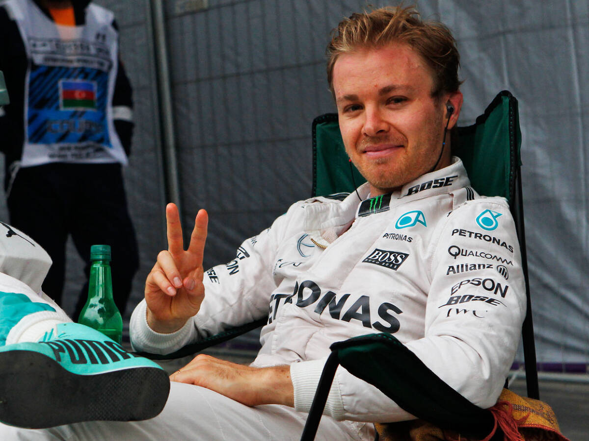 Foto zur News: Wundersame Setupprobleme? Rosberg belächelt Hamilton