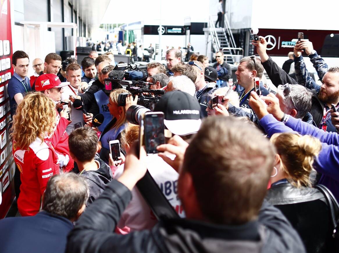 Foto zur News: Damon Hill: Ferrari hätte jüngeren Fahrer nehmen sollen