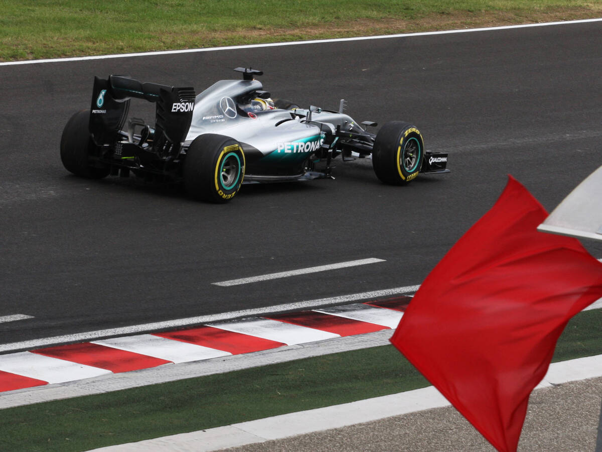 Foto zur News: Formel 1 Ungarn 2016: Hamilton crasht im Freitagstraining