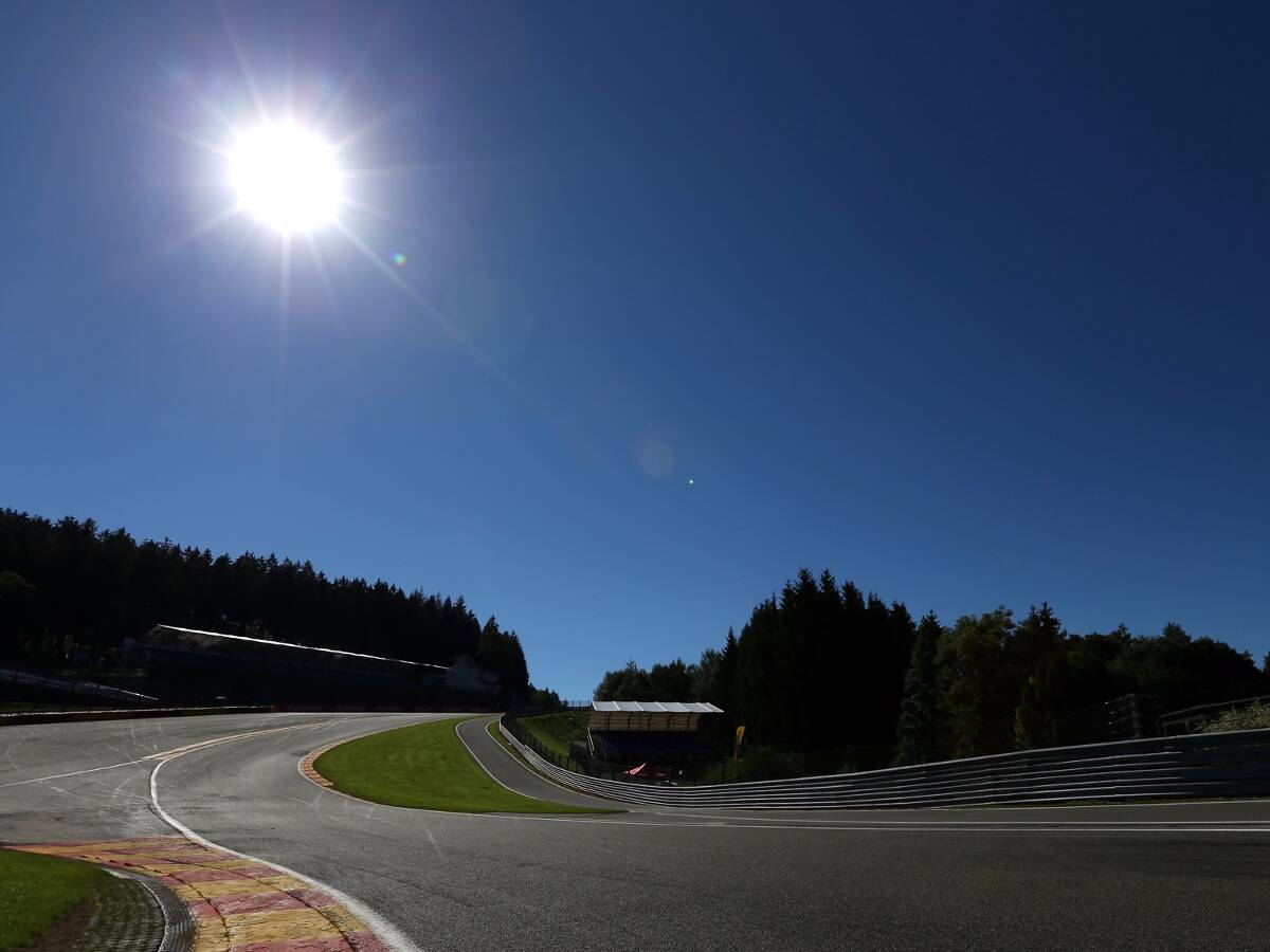 Foto zur News: Formel-1-Wetter Spa: Heißer Auftakt - nasses Ende?