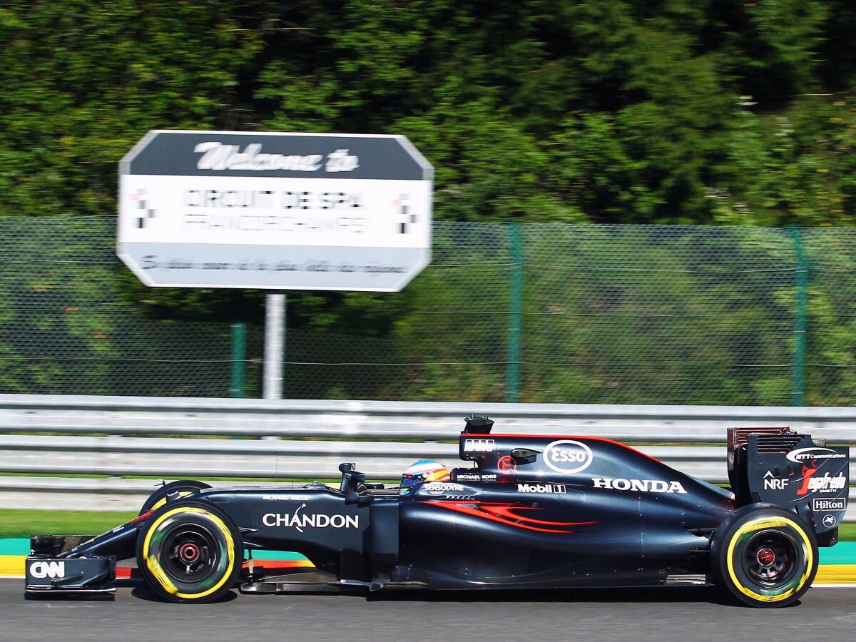 Foto zur News: McLaren: Mäßiges Tempo, Schaden am neuen Alonso-Antrieb