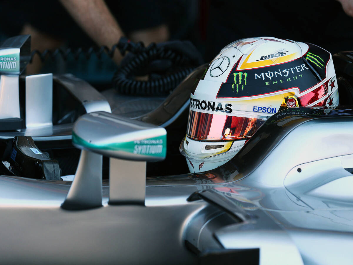 Foto zur News: FIA spricht falsche Strafe aus: Lewis Hamilton startet als 21.