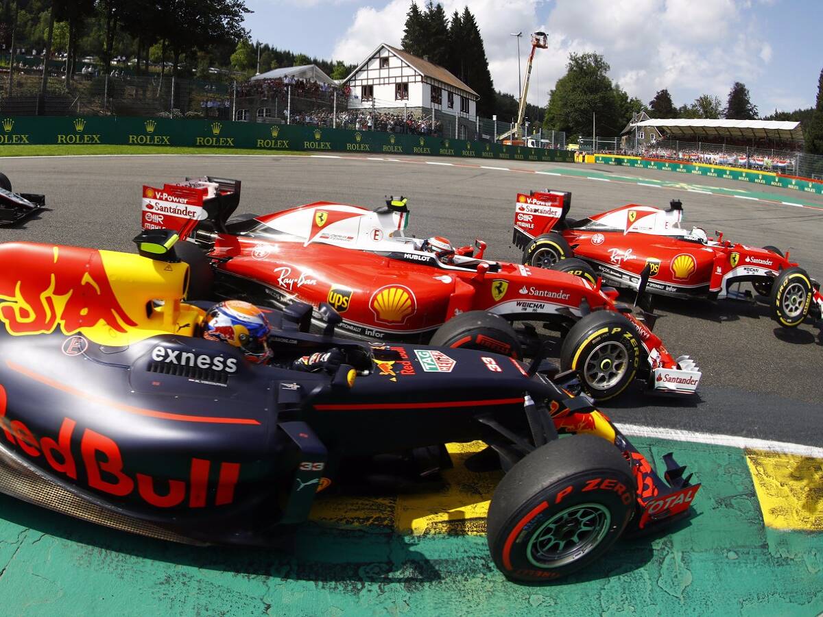 Foto zur News: Martin Brundle: Nehme Vettel die Kollisions-Erklärung nicht ab