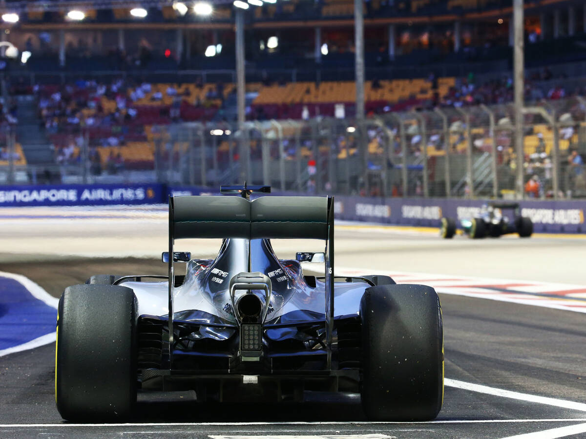 Foto zur News: Formel 1 Singapur 2016: Mercedes wieder mit Rückstand