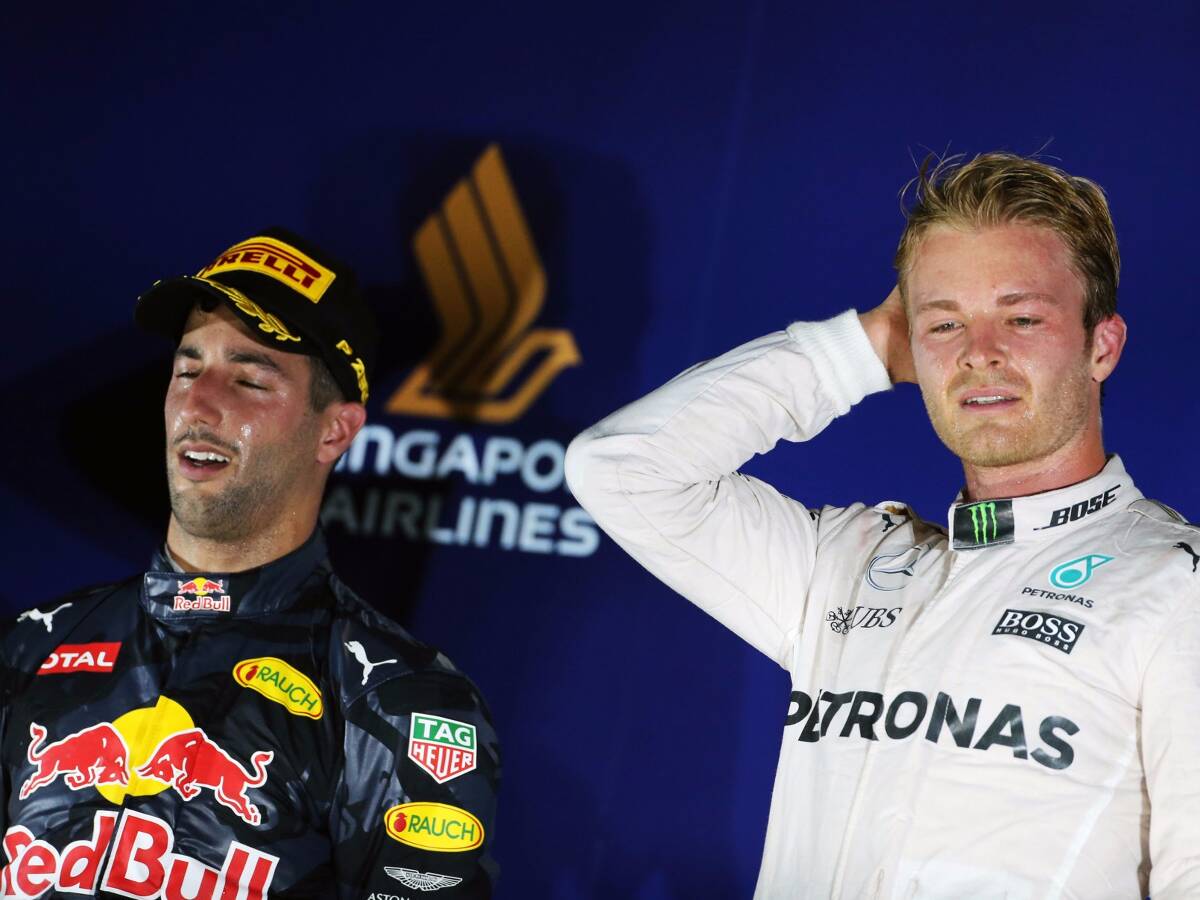 Foto zur News: Nico Rosberg: "Hätte Ricciardo noch länger hinten gehalten"
