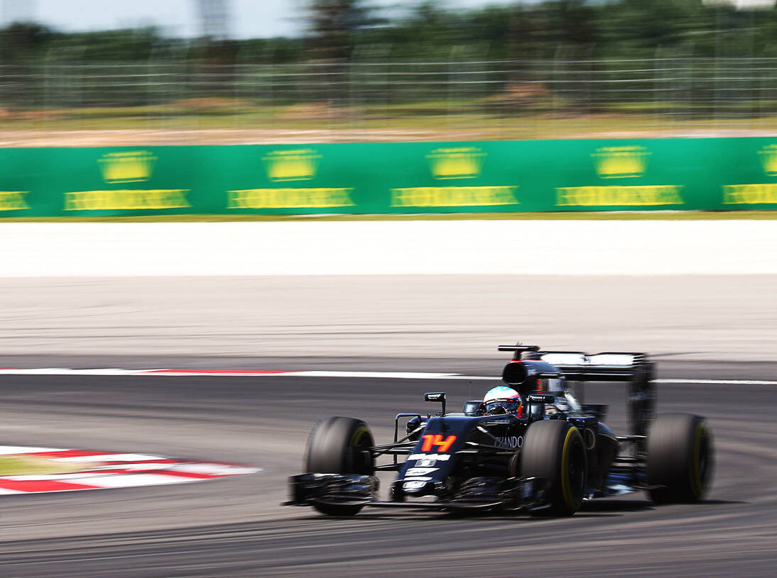 Foto zur News: McLaren starker Siebter: Motorenupdate besteht Härtetest
