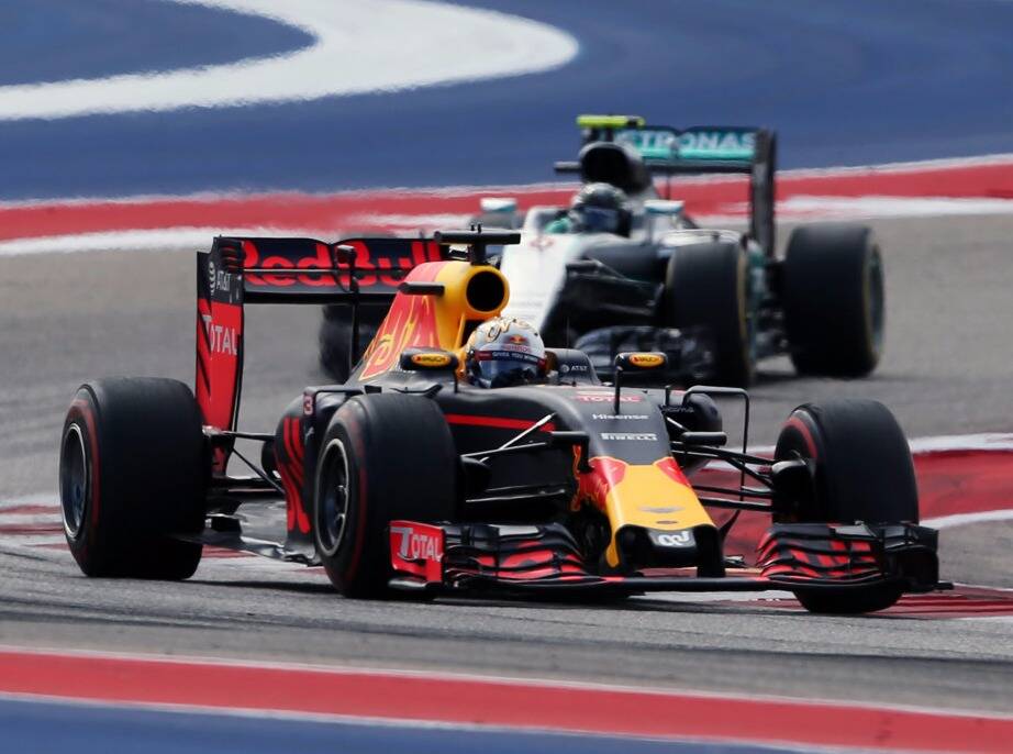 Foto zur News: Ricciardo "ziemlich sauer": VSC schenkt Rosberg Platz zwei