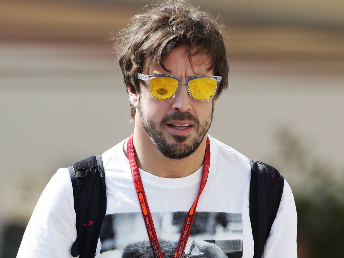 Foto zur News: Flavio Briatore: Fernando Alonso wechselt nicht zu Mercedes