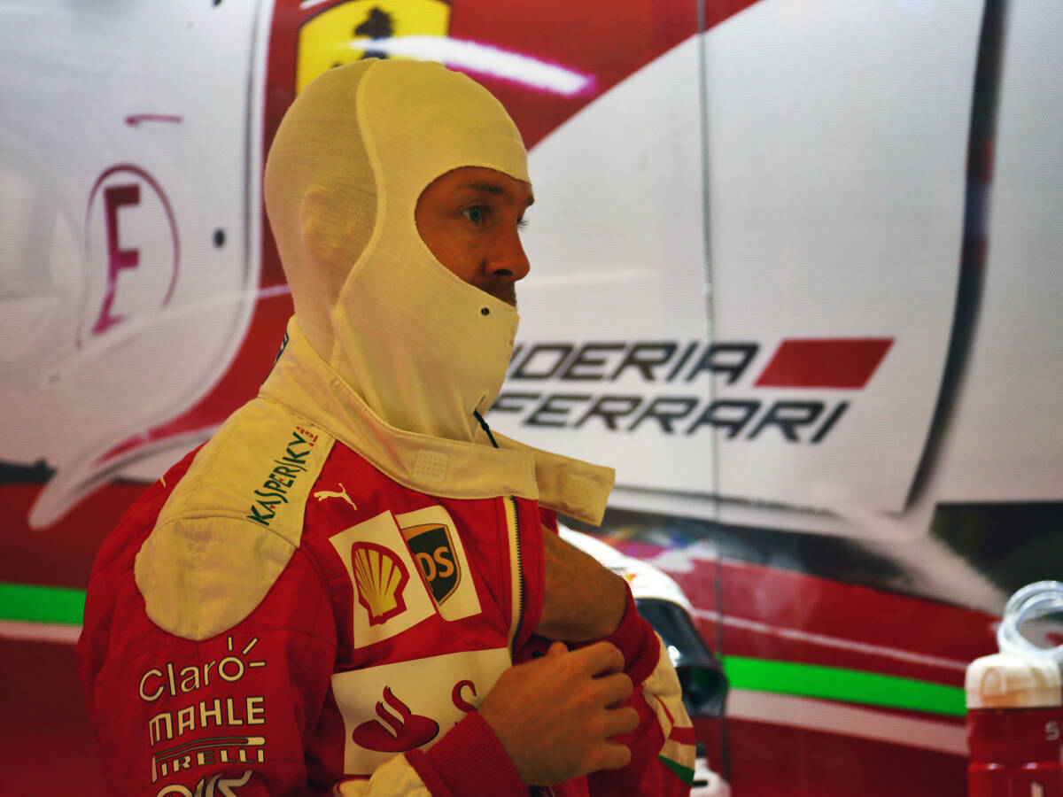 Foto zur News: Villeneuve setzt auf Rot: Reglement ein Vorteil für Vettel?
