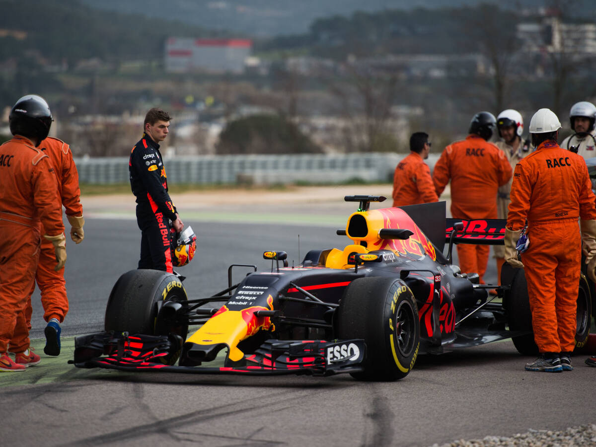 Foto zur News: Red Bull bei Barcelona-Test: Wieder Ärger mit dem Motor
