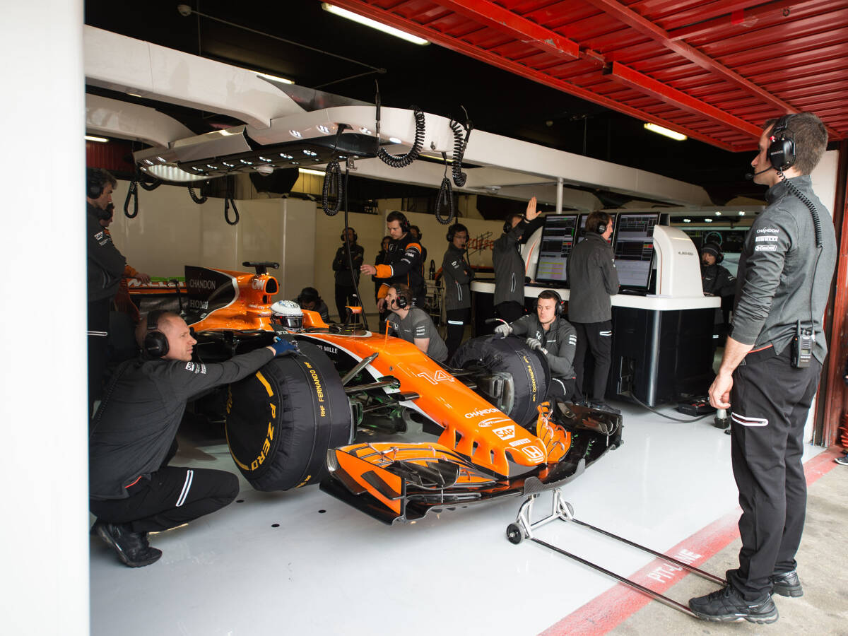Foto zur News: Wasserleck und Check: Warum McLaren warten musste