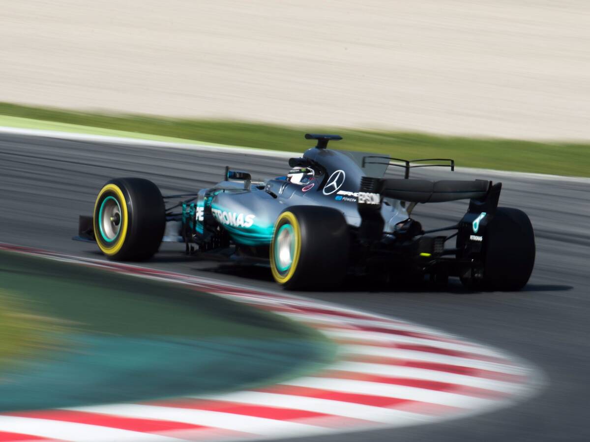 Foto zur News: Lewis Hamilton sicher: "Ferrari blufft und ist viel schneller!"