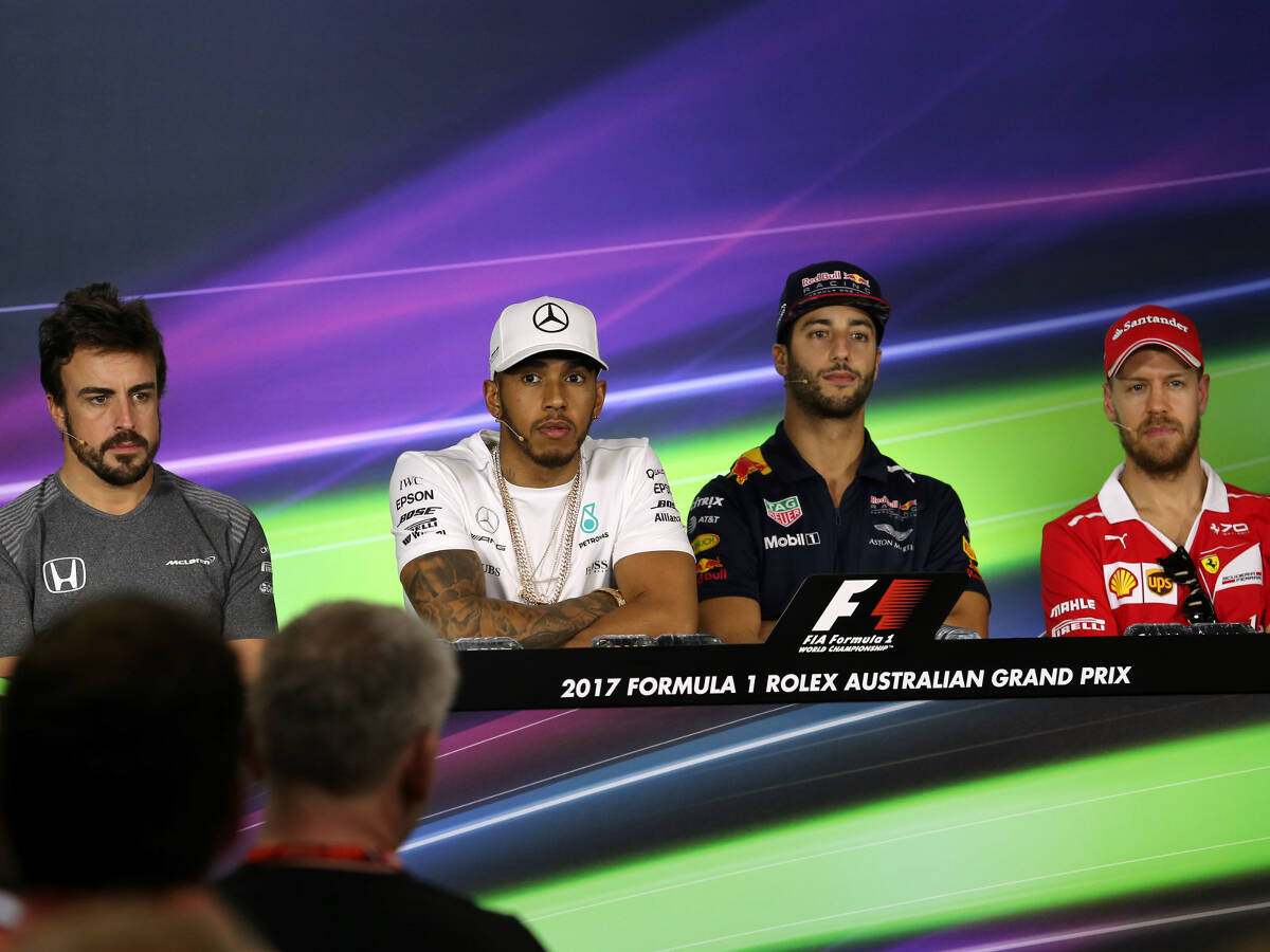Foto zur News: PK-Spaß in Australien: Formel-1-Stars spotten über Honda