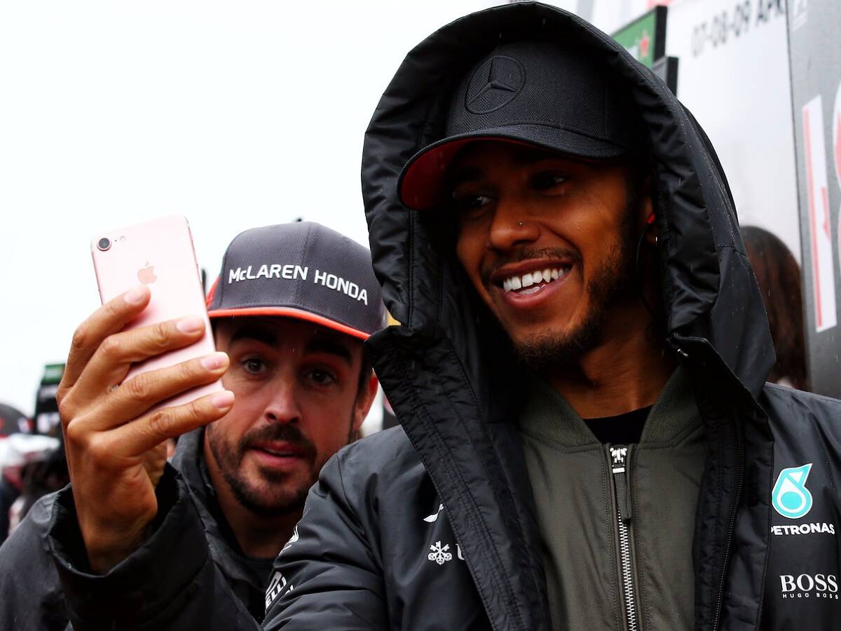 Foto zur News: Hamilton: Alonso-Wechsel zu Mercedes "wird nicht passieren"