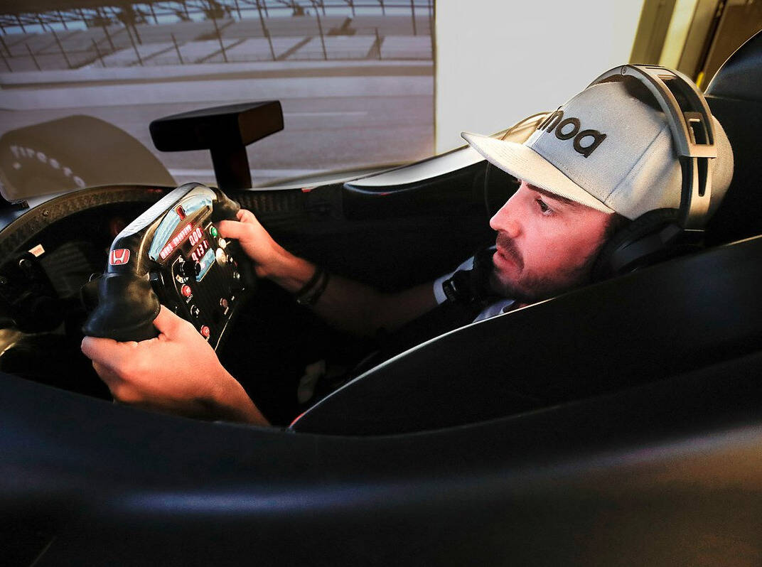 Foto zur News: Nach Simulator-Test: Alonso hat Respekt vor echtem IndyCar