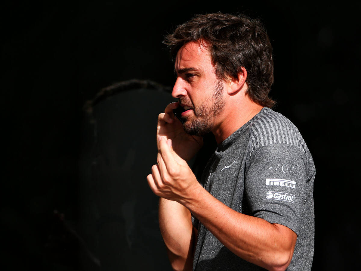 Foto zur News: Nur Formel-1-Verbleib sicher: Alonso erwägt Teamwechsel