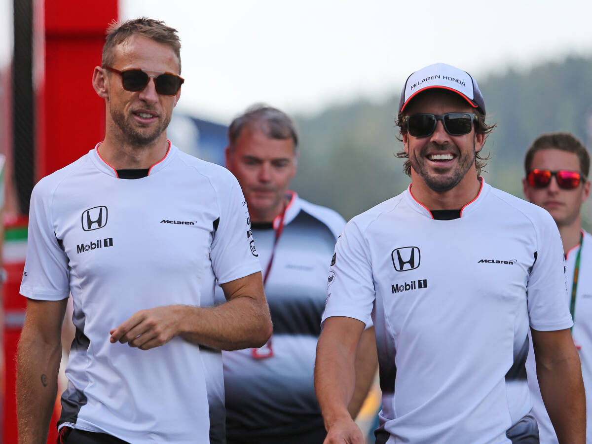 Foto zur News: Button scherzt mit Alonso am Funk: "Ich pisse in dein Auto!"