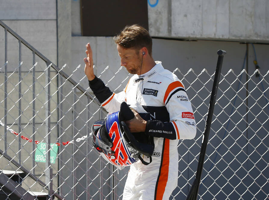 Foto zur News: Jenson Button gibt sich (halb) einsichtig: "Sorry, Pascal!"