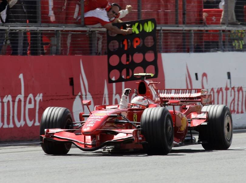 Foto zur News: Kimi Räikkönen findet: Alte Silverstone-Strecke war besser