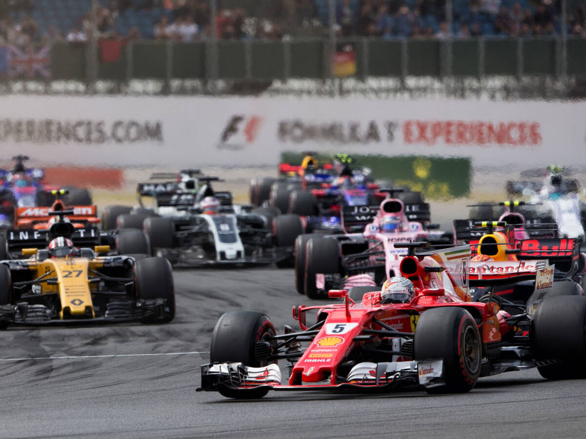 Foto zur News: Feuer in den Bremsen! Weshalb Vettel den Start verbockte