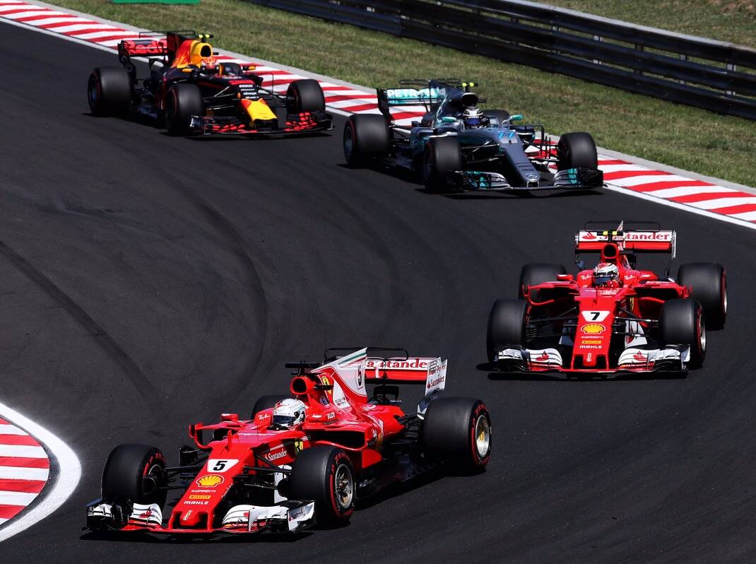Foto zur News: Sebastian Vettel frohlockt: "Wir sind überall stark"