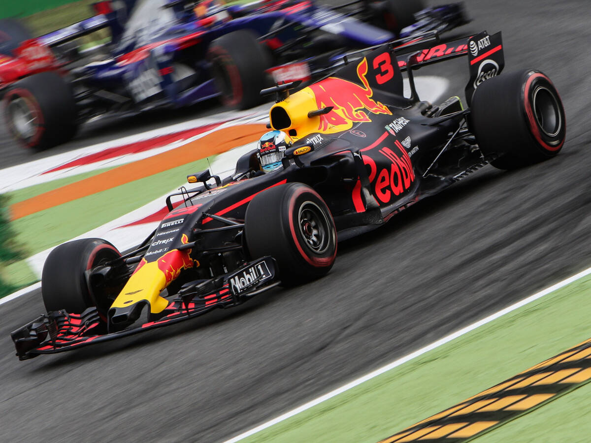 Foto zur News: Red Bull taktiert: Ricciardo und Verstappen kassieren Strafen